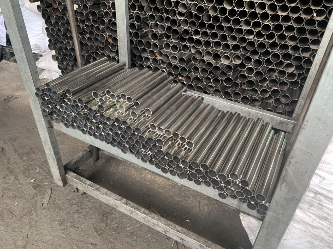 Ống cole bàn ghế-ống côn bàn ghế nội thất chân sắt-inox-nhôm-đồng-Đem đến sự sang trọng cho không gian với bàn ghế ống cole
