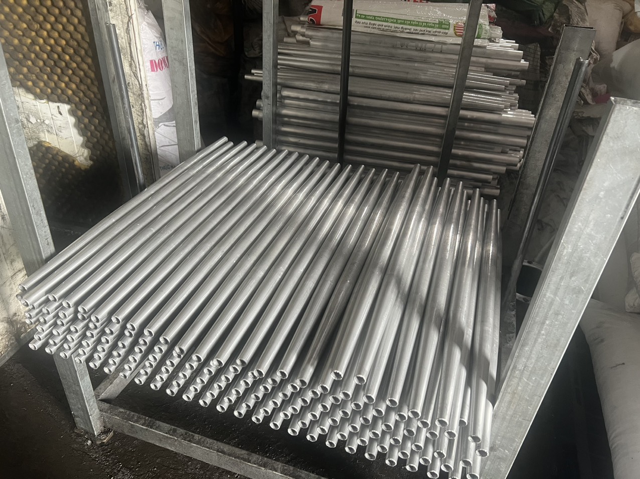 Gia công chân ống côn bàn ghế giá rẻ-ống cole bàn ghế-chân ống vuốt cole luôn mang phong cách hiện đại đến cho không gian sống với ống côn bàn ghế.