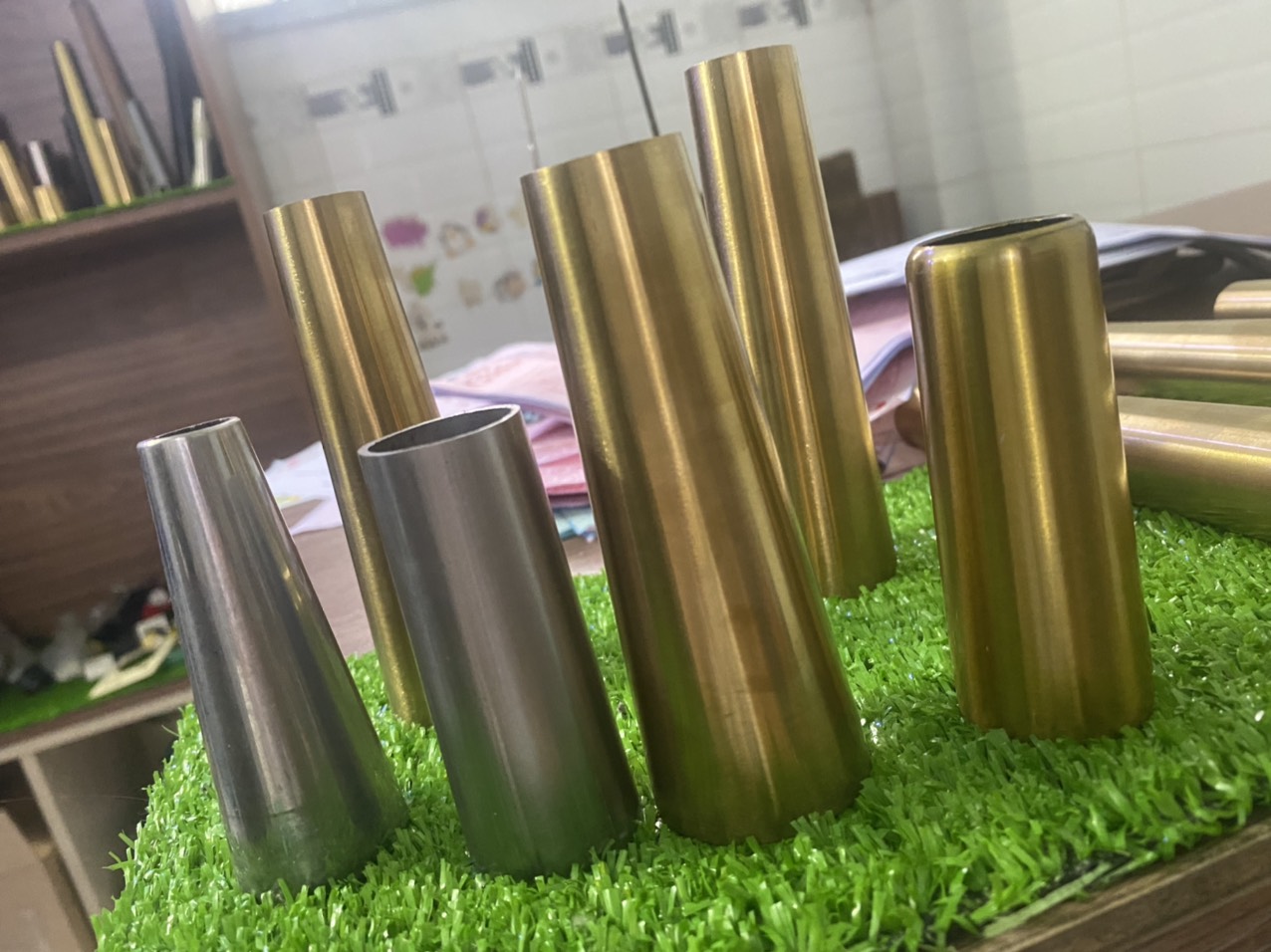 Bàn ghế chân ống côn-ống chân cole -gia công vuốt ống chân côn-Sự tiện dụng và tiết kiệm không gian với ống côn bàn ghế