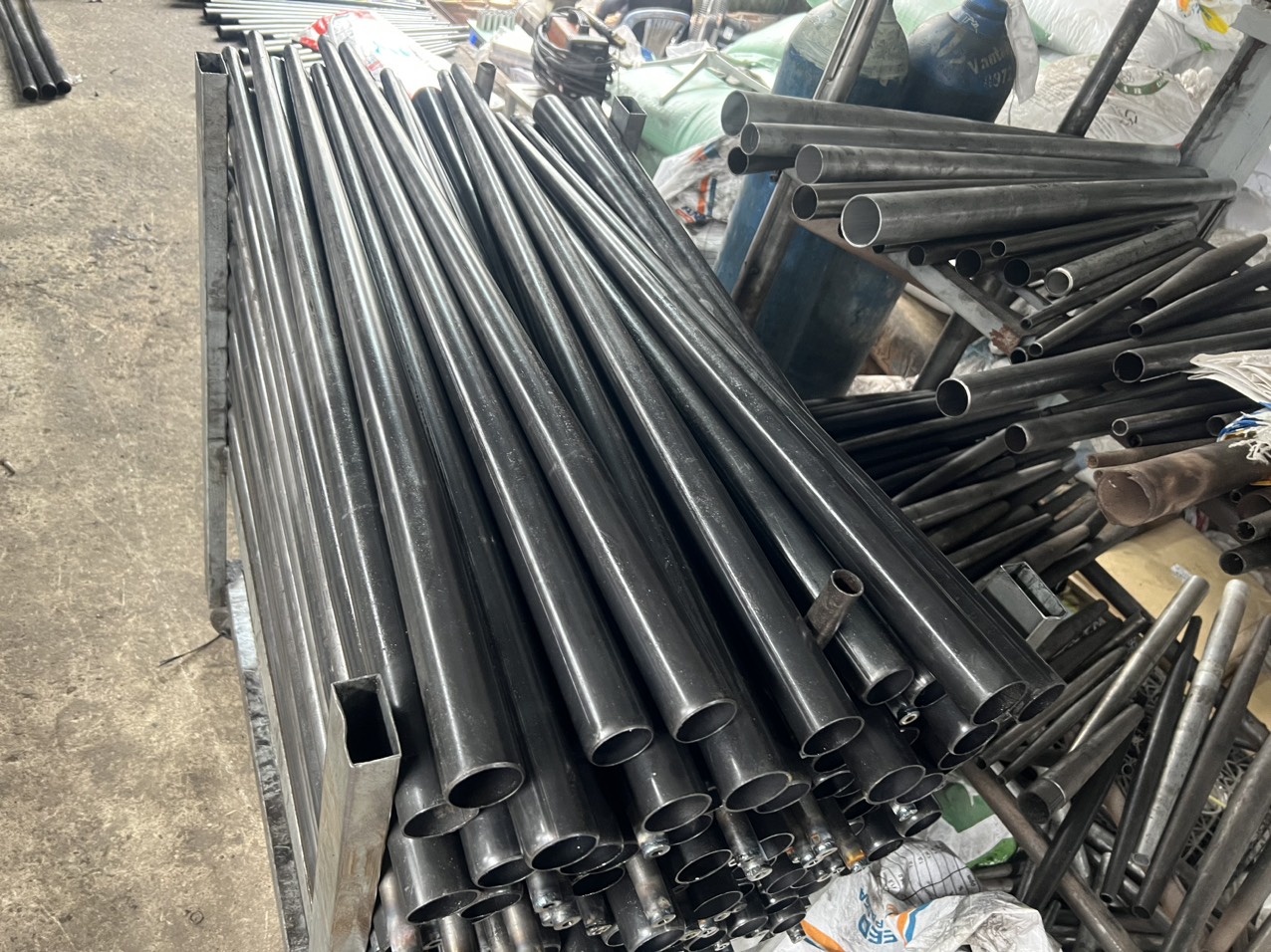 Ống côn bàn ghế nội thất -ống cole chân bàn ghế -Chân ống côn bàn ghế - Giải pháp tối ưu cho phòng khách nhỏ